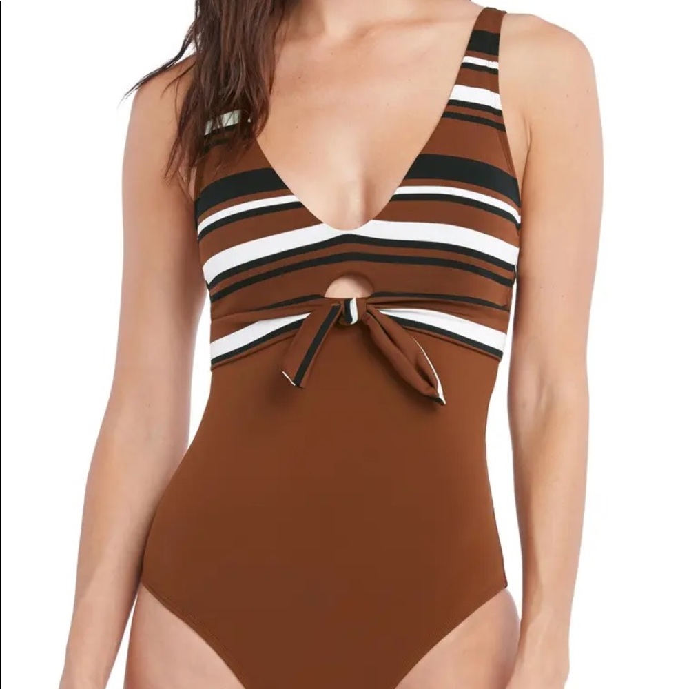 Brand new Robin Piccone Simone swimsuit size 6
